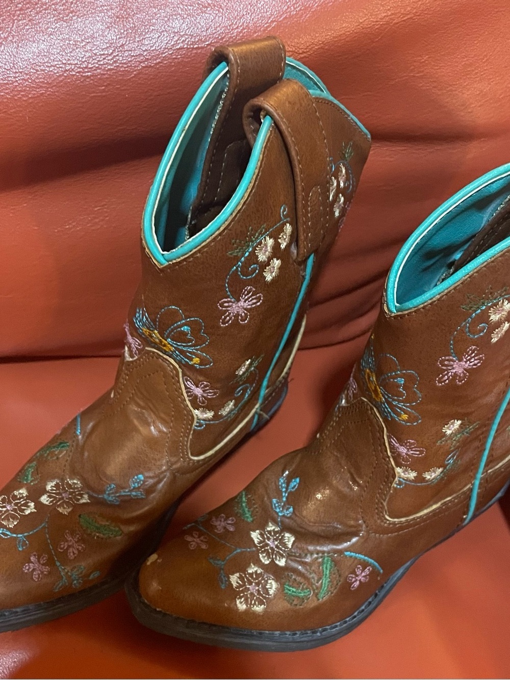 Girls “Shyanne” snip toed cowboy boots. - Picture 6 of 6